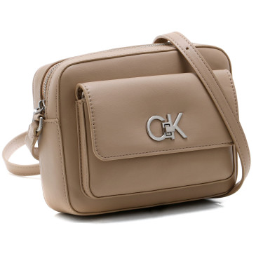 Listonoszki CALVIN KLEIN RE-LOCK CAMERA BAG W/FLAP K60K611083