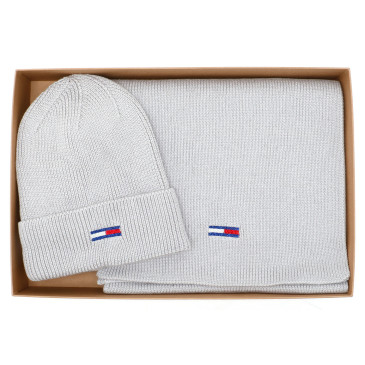 Zestaw czapka z szalem TOMMY JEANS TJW FLAG BEANIE AND SCARF AW0AW15482